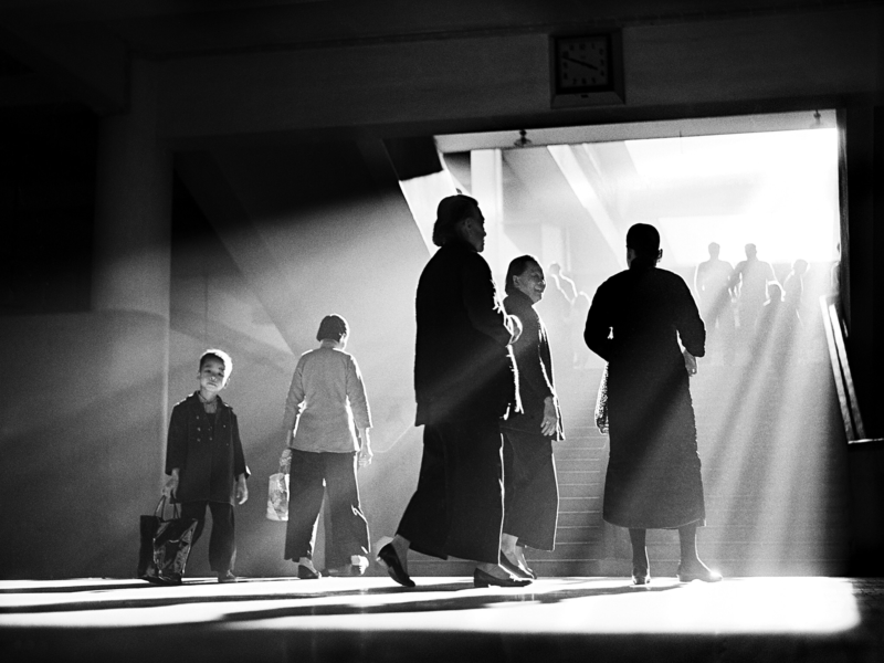 Afternoon Chat taken in 1959 by Hong Kong photographer Fan Ho.