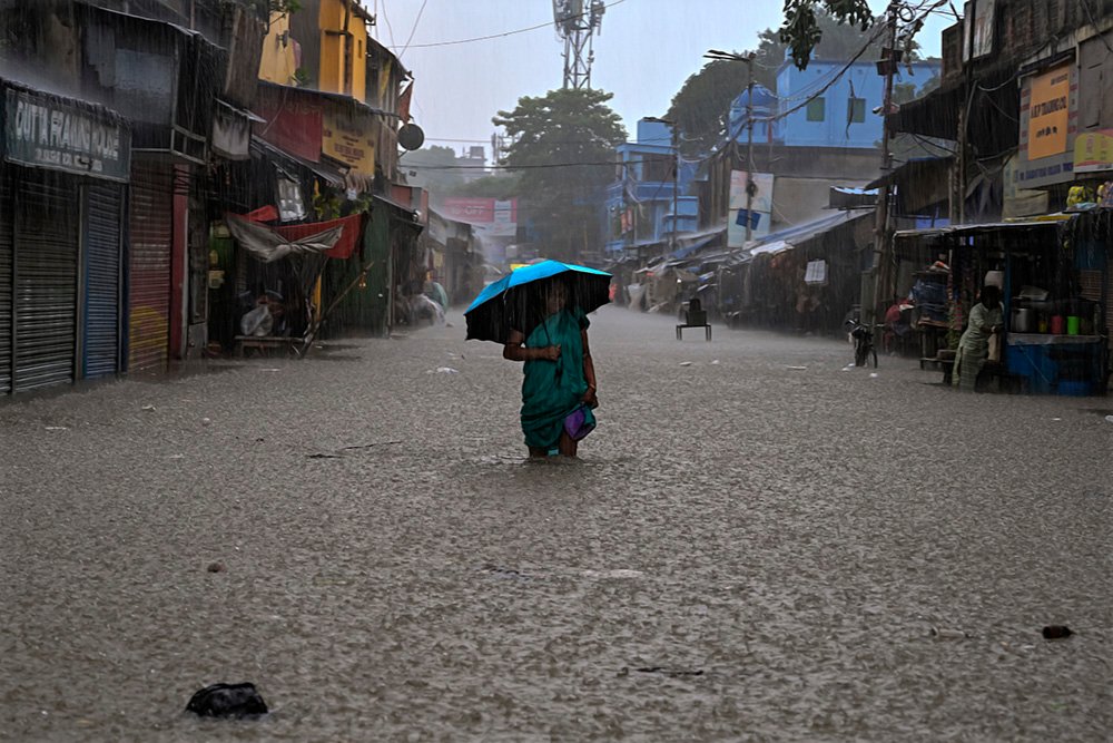 Joydeep Mukherjee: Listening to Light, Witnessing Lives - COG India Art