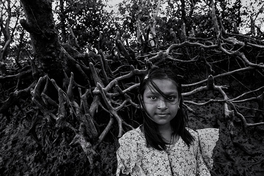 Joydeep Mukherjee: Listening to Light, Witnessing Lives - COG India Art