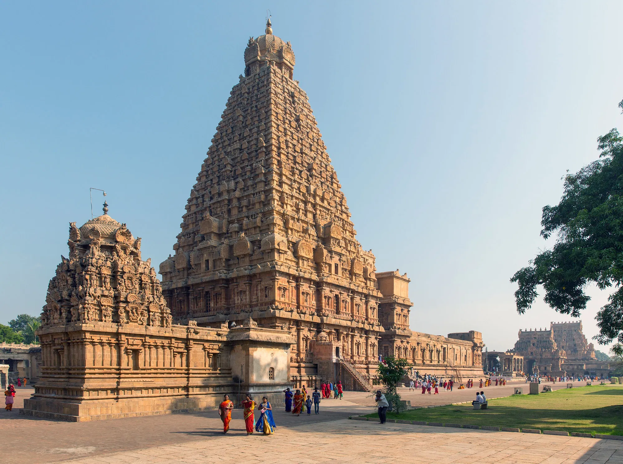 Brihadeeswara Temple, Thanjavur: Chola Architecture and the Grammar of Sacred Geometry 5 Davide Brihadesvara Temple Tanjavur India