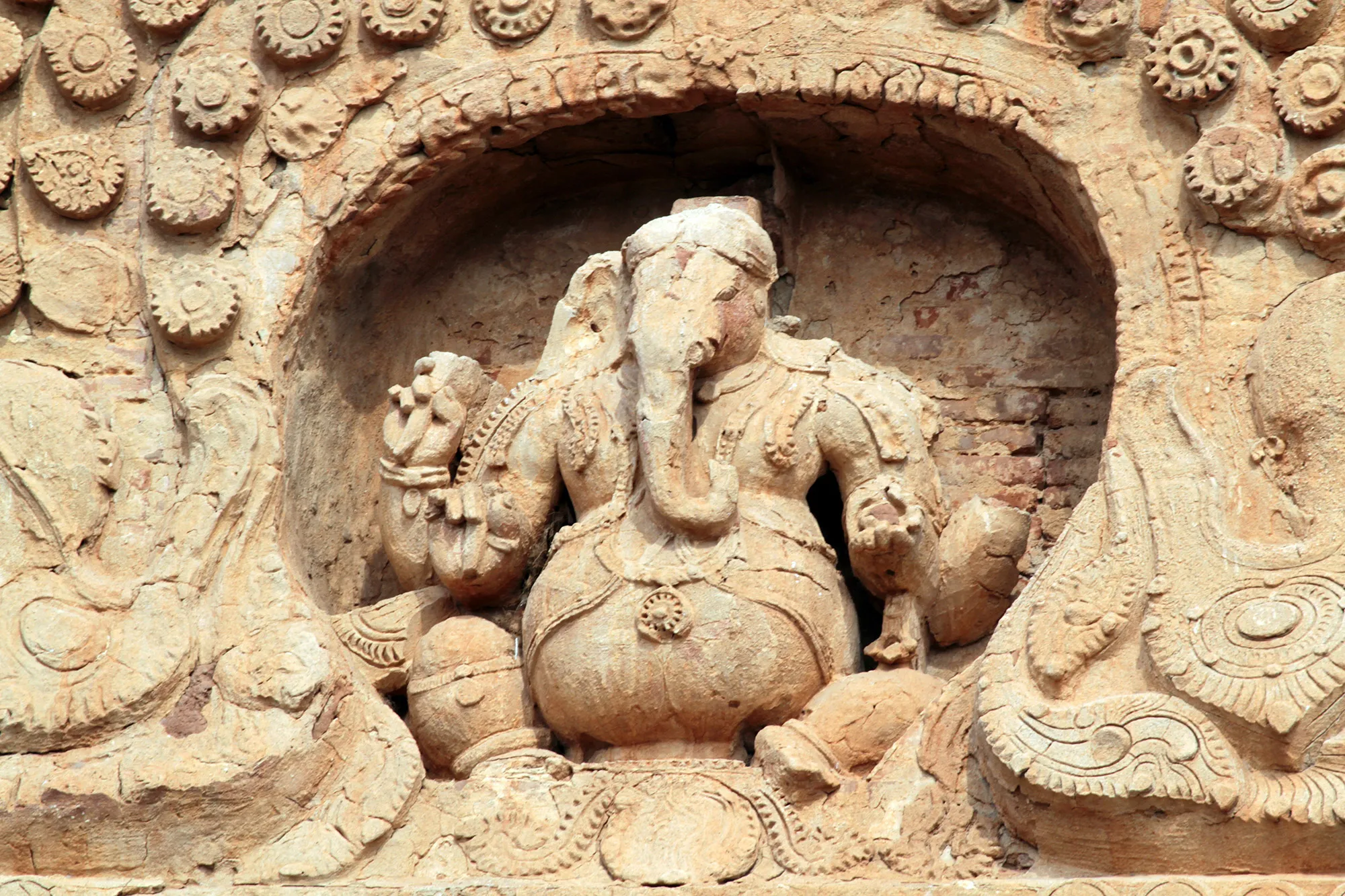 Brihadeeswara Temple, Thanjavur: Chola Architecture and the Grammar of Sacred Geometry 6 Details Brihadesvara Temple Tanjavur India sophie hervaux